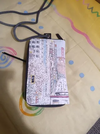 Bolso cartera con estampado de ciudad