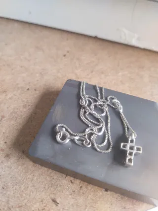 Cadena de oro blanco 18k con cruz