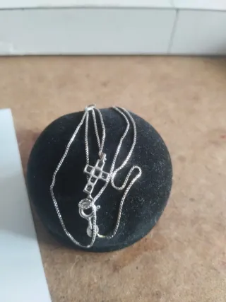 Cadena de oro blanco 18k con cruz