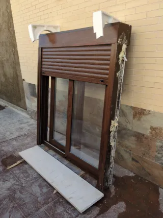 Ventana corredera con persiana