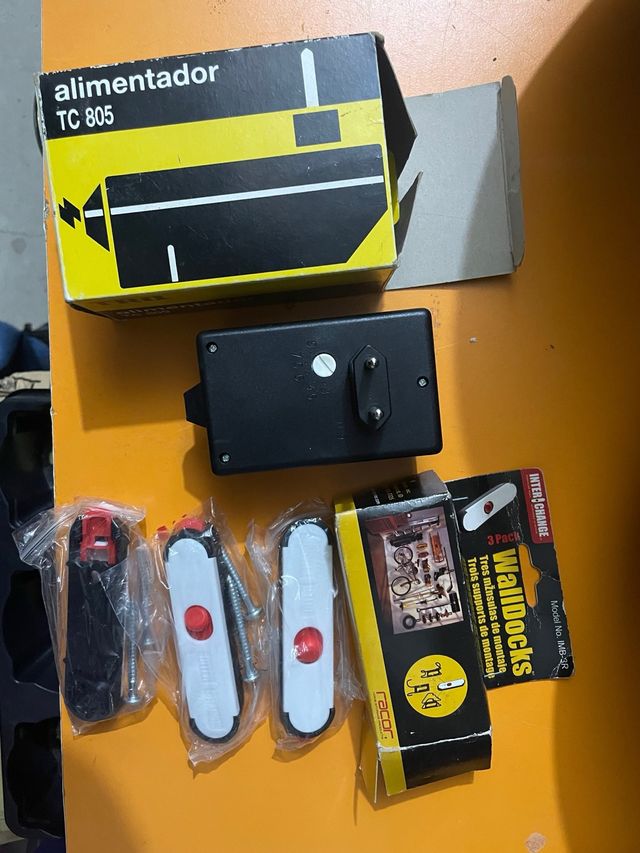 Lote alimentador TC 805 + colgadores walldocks