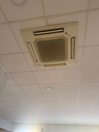 Local céntrico Villajoyosa  661527947/678537228