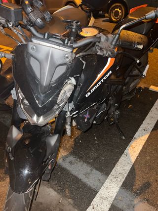 Moto qjmotor trx 125 con caída