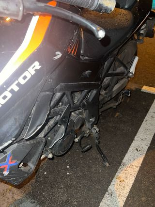 Moto qjmotor trx 125 con caída