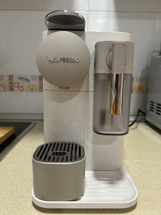 Cafetera Nespresso Lattissima One Blanca