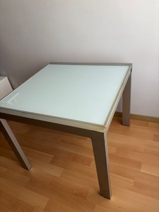 MESA DE CRISTAL EXTENSIBLE PLATEADA