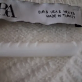 Jersey de punto con flores. Color blanco roto