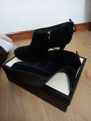 Stivaletti Geox neri camoscio