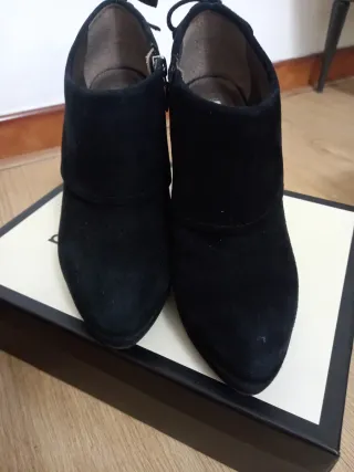 Stivaletti Geox neri camoscio