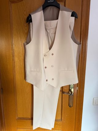 Traje de gala/boda color beige a estrenar.