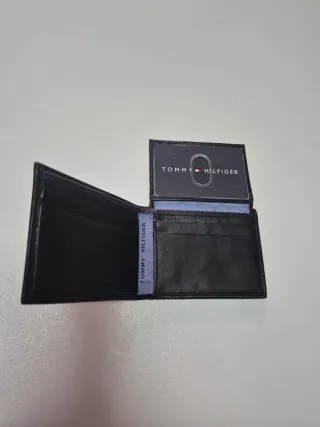 Cartera de piel Tommy Hilfiger roja