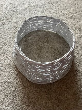 Pie de árbol Navidad mimbre blanco*