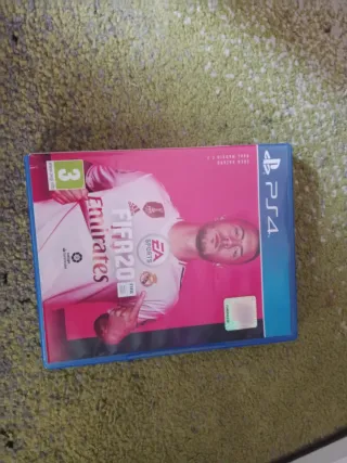 PS4 Slim Nera + 5 Giochi + Controller Rosso