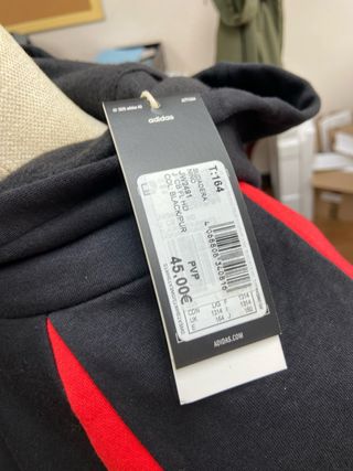 Camiseta y Sudadera Adidas Negra y Roja