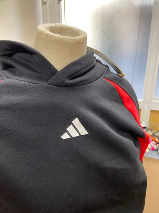 Camiseta y Sudadera Adidas Negra y Roja