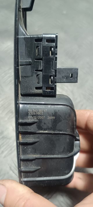 Mando Elevalunas Peugeot 308 Tras. Izq.