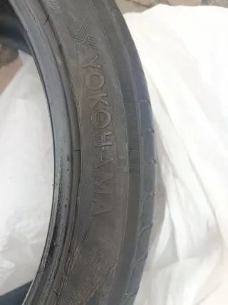 Neumáticos Yokohama 295/35/21 107Y