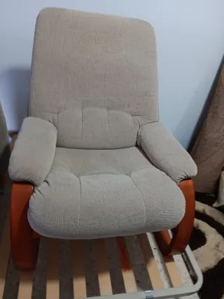 Sillón reclinable beige