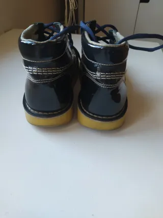 Zapatos Kickers negros charol