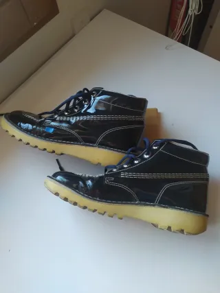 Zapatos Kickers negros charol