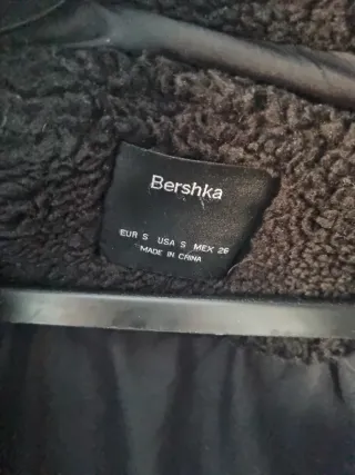 Cazadora pelo Bershka negra