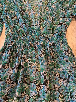 Vestido Zara floral verde con hilo dorado