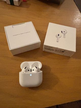 AirPods 4: Icónicos , Supersónicos.