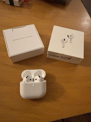 AirPods 4: Icónicos , Supersónicos.