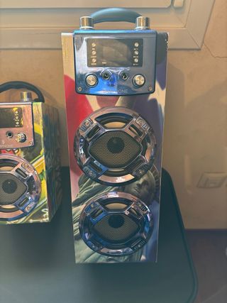 Altavoces con estampados y luces