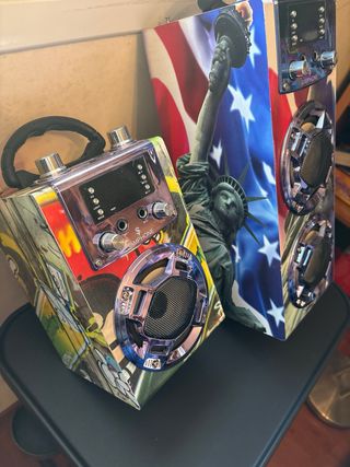 Altavoces con estampados y luces