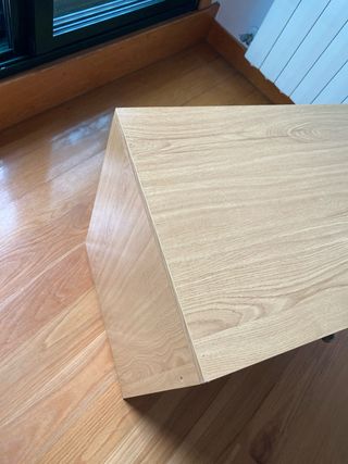 Mueble de madera buena con cajones y cristal