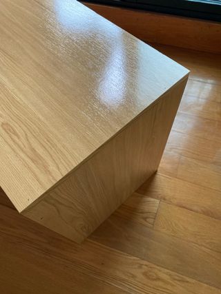 Mueble de madera buena con cajones y cristal