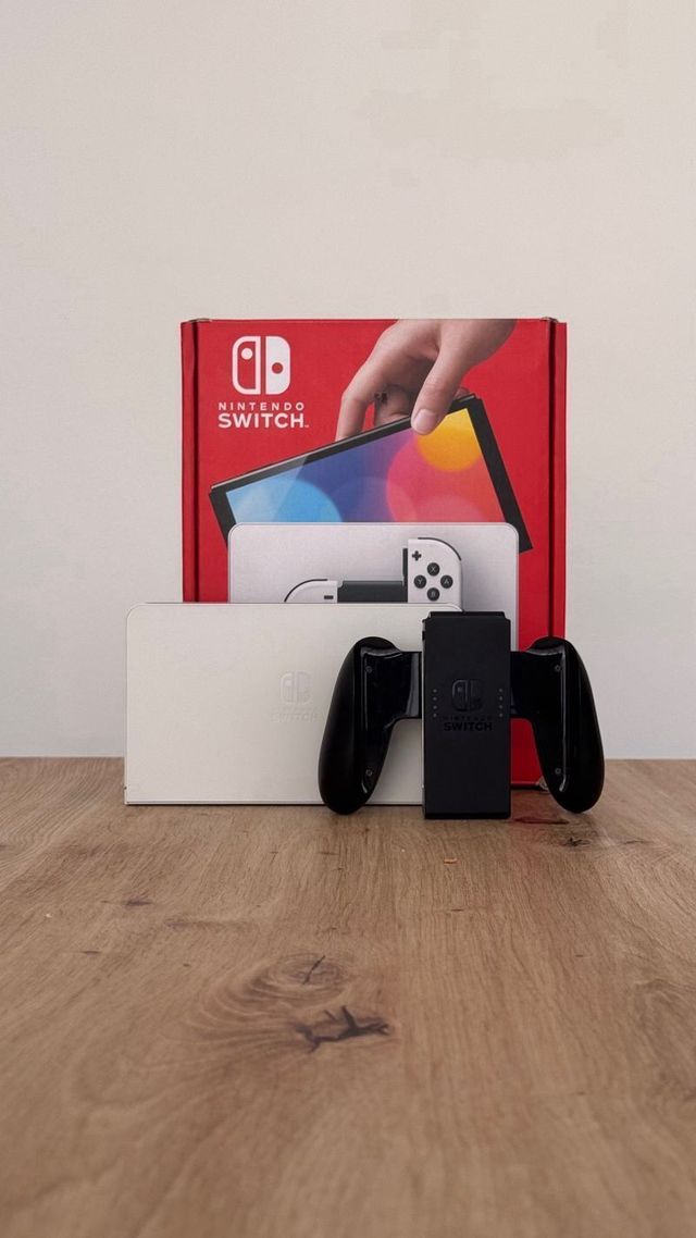 Nintendo Switch OLED Bianca