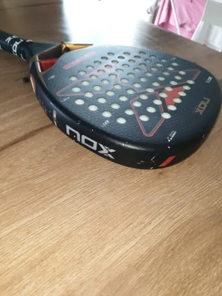 Pala de pádel Nox AT10 Carbono