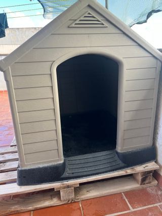 Caseta para perros beige y negra