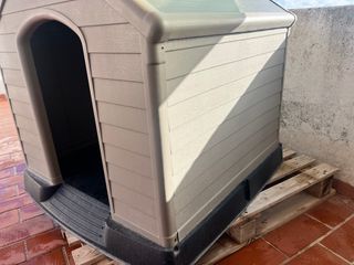 Caseta para perros beige y negra
