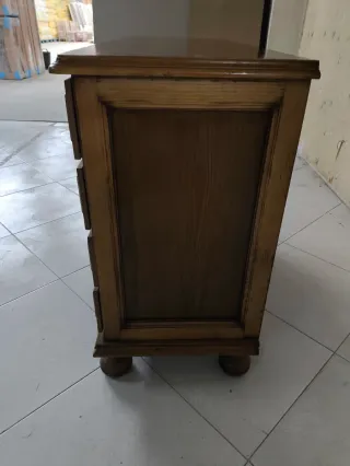 Cómoda de madera castaño