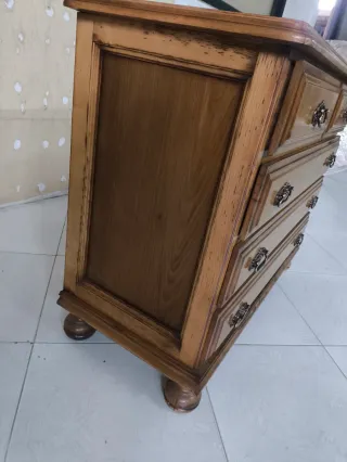 Cómoda de madera castaño