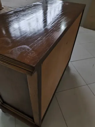 Cómoda de madera castaño