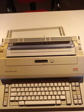 Máquina de escribir AEG Olympia Mini Office 61