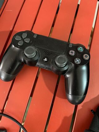 PS4 (PlayStation 4) con 3 juegos