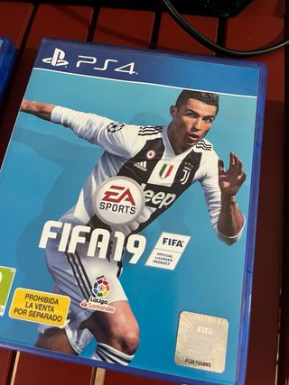 PS4 (PlayStation 4) con 3 juegos