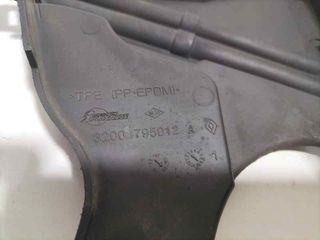 MOLDURA RENAULT MEGANE III BERLINA 5 P