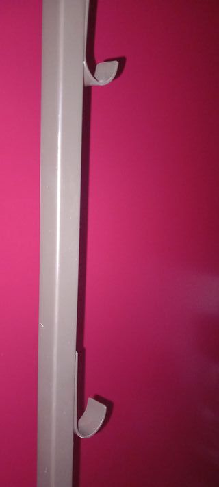 Perchero de hierro con ruedas (vendo 2 más)