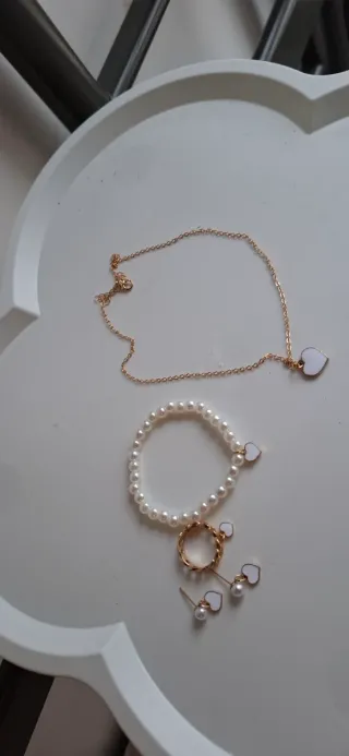 Conjunto bisutería perlas y corazón dorado