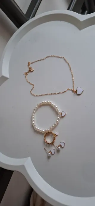 Conjunto bisutería perlas y corazón dorado