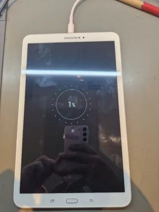 Samsung Tab A6 Blanca con Cargador