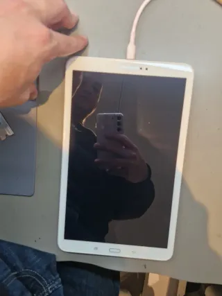 Samsung Tab A6 Blanca con Cargador