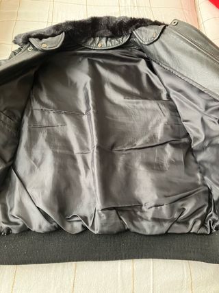 Cazadora de Piel Negra