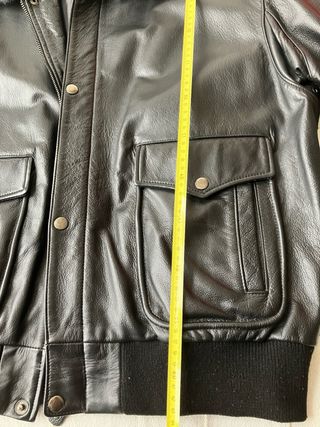 Cazadora de Piel Negra